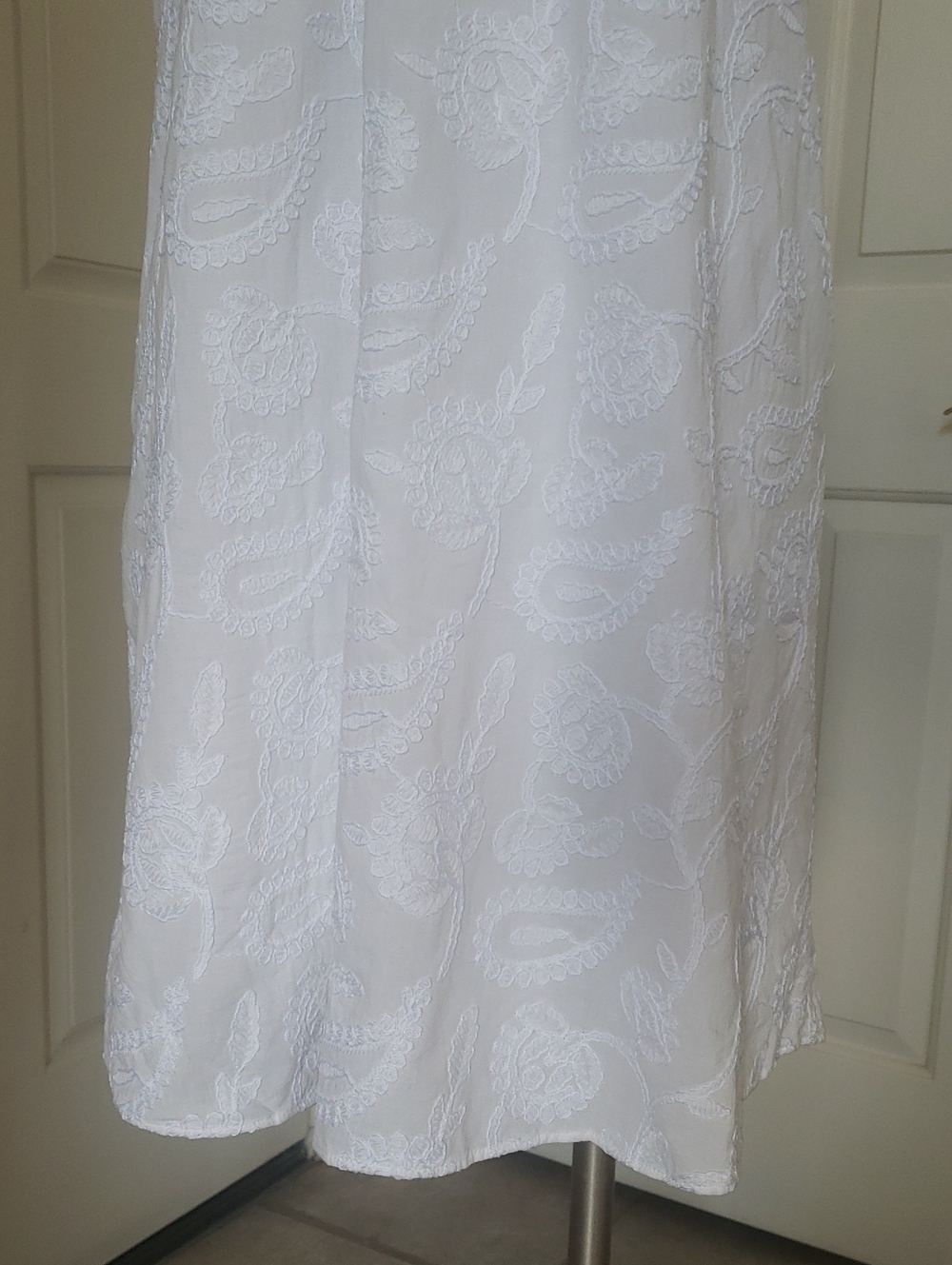 LOFT White Halter Shift Dress • Embroidered Floral Cotton • MP Petite • A-line - Picture 11 of 15